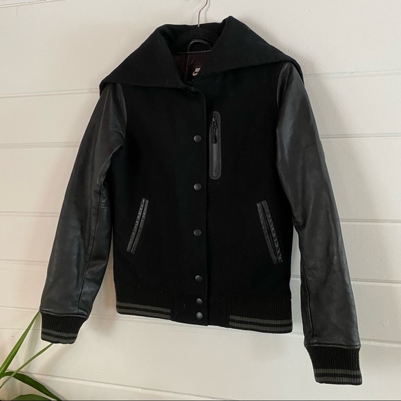 Nike Sportswear Varsity Jacket - Picture 2 of 5